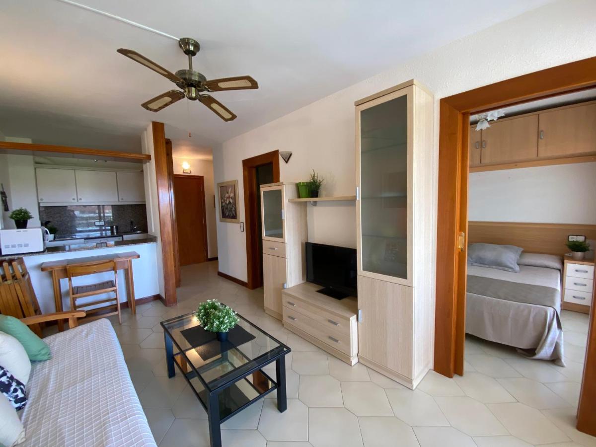 Apartamento con piscina en 1ª línea de playa en Salou Exterior foto