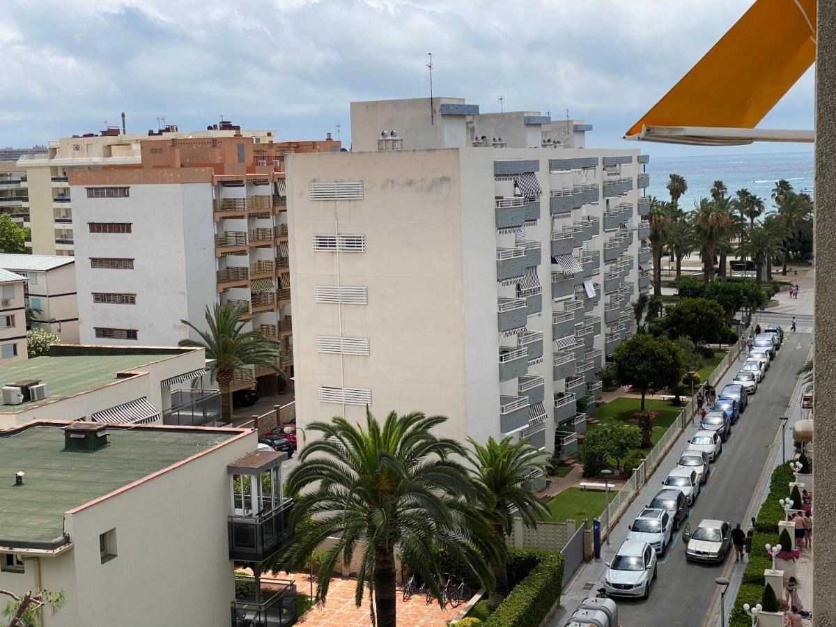 Apartamento con piscina en 1ª línea de playa en Salou Exterior foto
