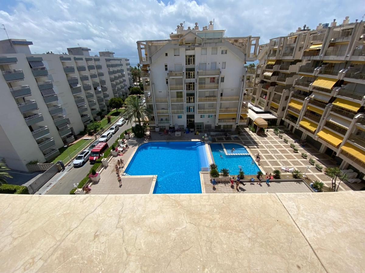 Apartamento con piscina en 1ª línea de playa en Salou Exterior foto