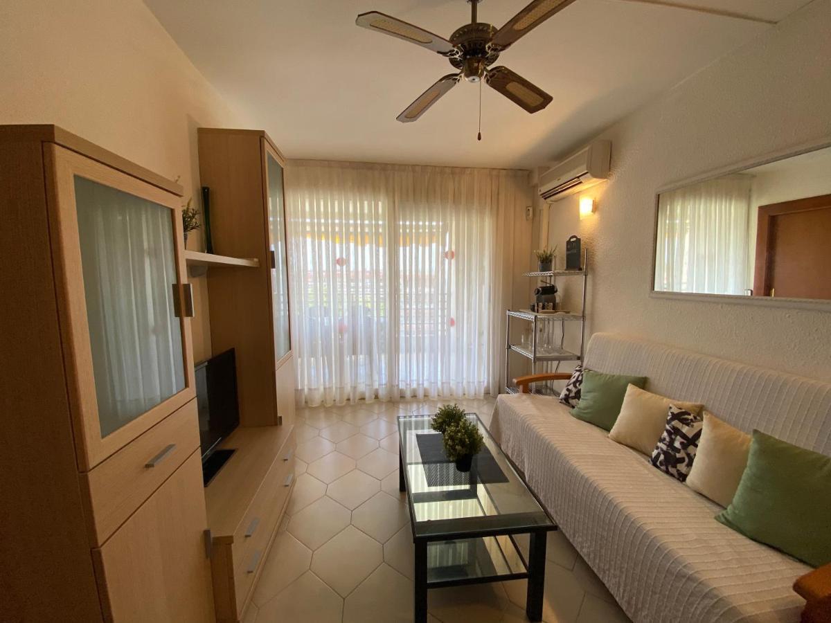 Apartamento con piscina en 1ª línea de playa en Salou Exterior foto