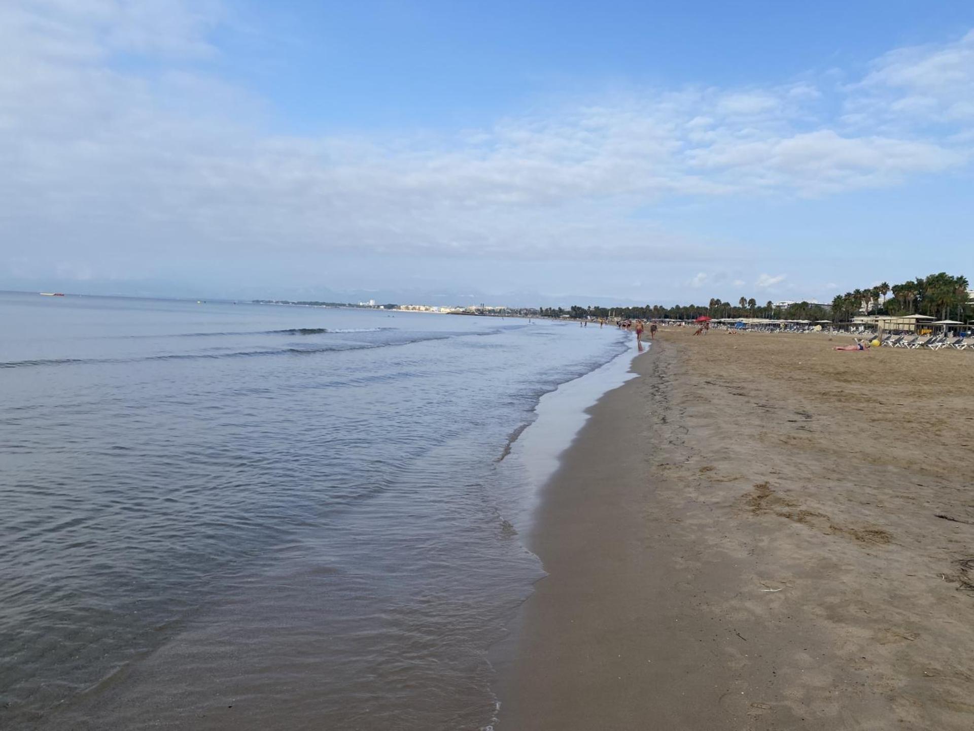 Apartamento con piscina en 1ª línea de playa en Salou Exterior foto
